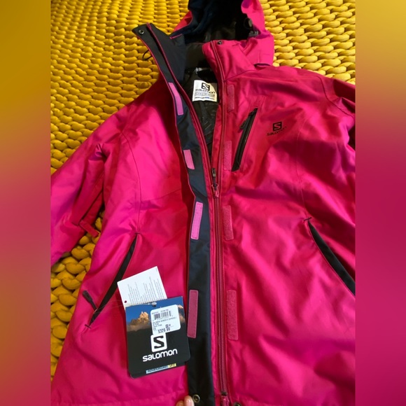❌SOLD❌ Women’s Salomon Ski Jacket - Picture 2 of 8
